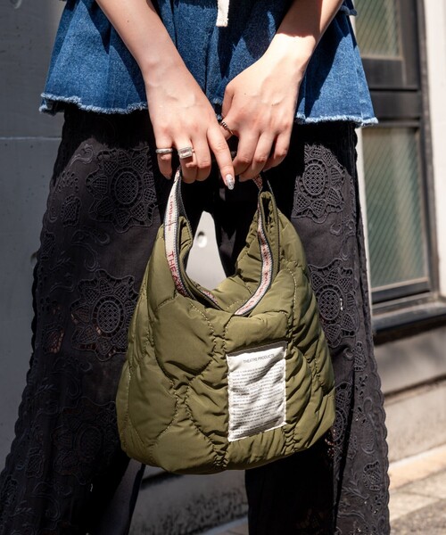 FREAK'S STORE（フリークスストア）の「THEATRE PRODUCTS × FREAK'S STORE/シアタープロダクツ 別注 2WAY キルトバッグ（ショルダーバッグ・レディース・ブラック/オリーブ/ナチュラル・ONE SIZE）」の7枚目の写真