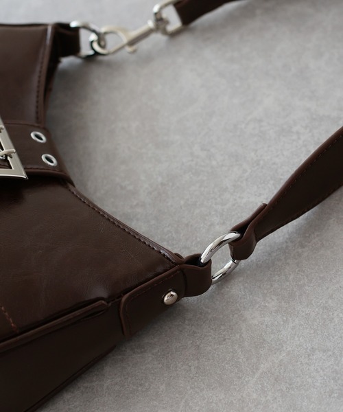 BLUEEAST（ブルーイースト）の「ベルトバックル ワンハンドルバッグ（ハンドバッグ・レディース・ブラック/ブラウン・FREE）」の18枚目の写真