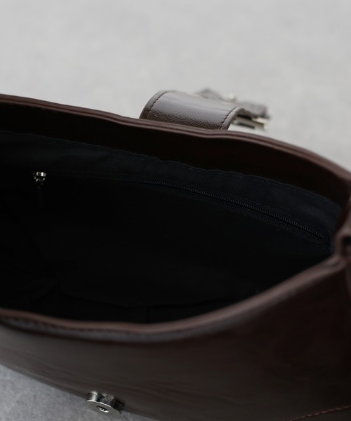 BLUEEAST（ブルーイースト）の「ベルトバックル ワンハンドルバッグ（ハンドバッグ・レディース・ブラック/ブラウン・FREE）」の20枚目の写真