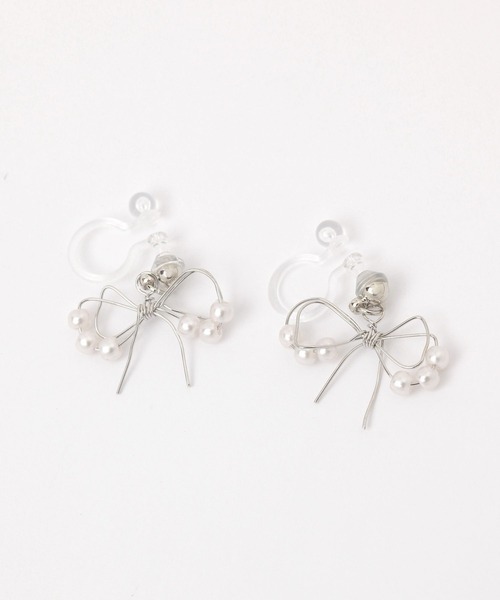 LAKOLE(ラコレ)の「ワイヤードパールリボンノンホールピアス / 139687(イヤリング・レディース・その他1/その他2・FREE)」の2枚目の写真