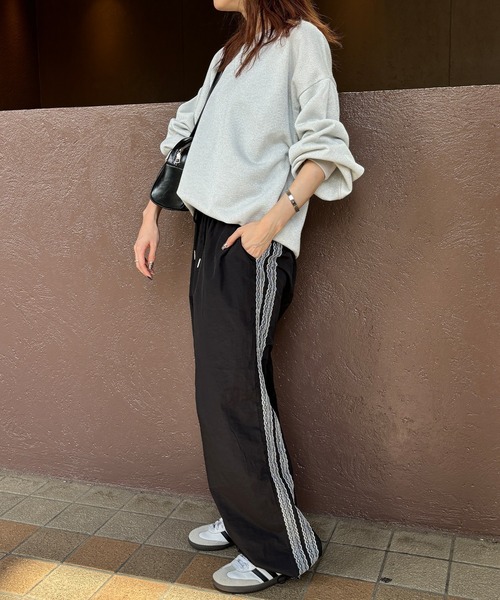 ISOOK(アイスー)の「【ISOOK / アイスー】ラメスウェット / 裏毛 ラメトップス プルオーバー 春服 春トップス ZOZOTOWN限定(スウェット・レディース・ブラック/グレー/ホワイト・FREE)」の13枚目の写真