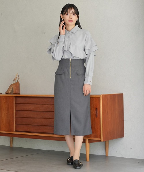 TRUDEA(トルディア)の「アシメラッフルブラウス(シャツ/ブラウス・レディース・ホワイト×ネイビー/ホワイト・MEDIUM/LARGE)」の6枚目の写真