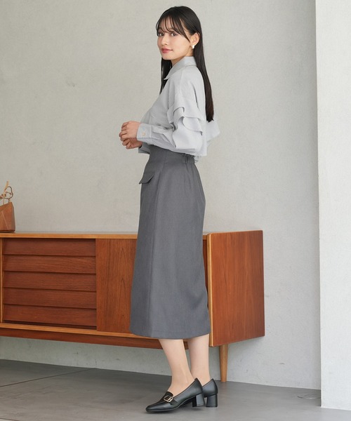 TRUDEA(トルディア)の「アシメラッフルブラウス(シャツ/ブラウス・レディース・ホワイト×ネイビー/ホワイト・MEDIUM/LARGE)」の8枚目の写真