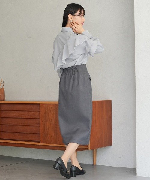 TRUDEA(トルディア)の「アシメラッフルブラウス(シャツ/ブラウス・レディース・ホワイト×ネイビー/ホワイト・MEDIUM/LARGE)」の7枚目の写真