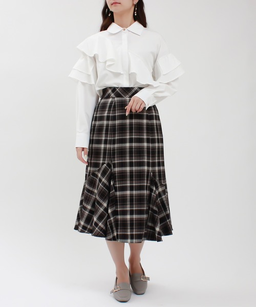 TRUDEA(トルディア)の「アシメラッフルブラウス(シャツ/ブラウス・レディース・ホワイト×ネイビー/ホワイト・MEDIUM/LARGE)」の10枚目の写真