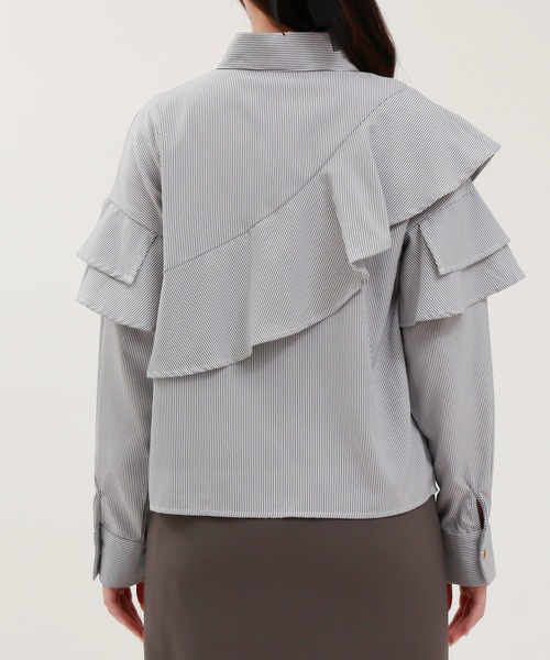 TRUDEA(トルディア)の「アシメラッフルブラウス(シャツ/ブラウス・レディース・ホワイト×ネイビー/ホワイト・MEDIUM/LARGE)」の14枚目の写真