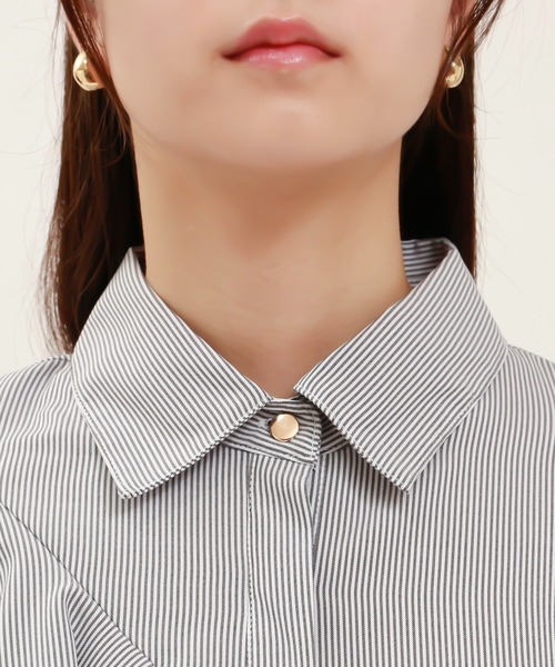 TRUDEA(トルディア)の「アシメラッフルブラウス(シャツ/ブラウス・レディース・ホワイト×ネイビー/ホワイト・MEDIUM/LARGE)」の15枚目の写真