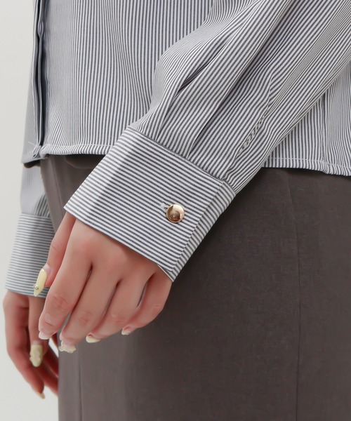 TRUDEA(トルディア)の「アシメラッフルブラウス(シャツ/ブラウス・レディース・ホワイト×ネイビー/ホワイト・MEDIUM/LARGE)」の18枚目の写真