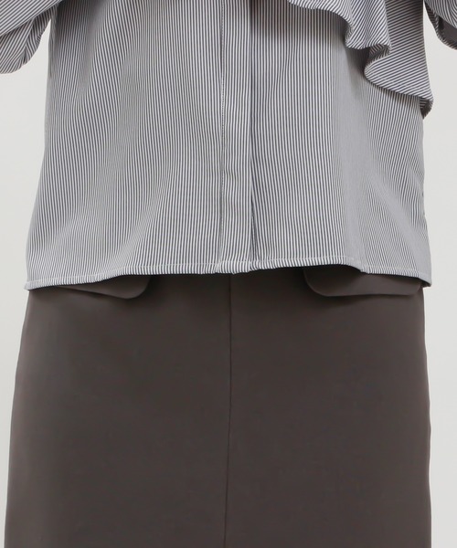 TRUDEA(トルディア)の「アシメラッフルブラウス(シャツ/ブラウス・レディース・ホワイト×ネイビー/ホワイト・MEDIUM/LARGE)」の19枚目の写真