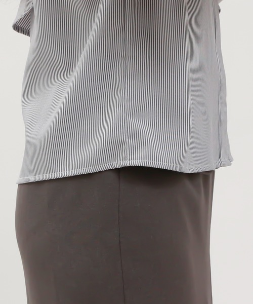 TRUDEA(トルディア)の「アシメラッフルブラウス(シャツ/ブラウス・レディース・ホワイト×ネイビー/ホワイト・MEDIUM/LARGE)」の20枚目の写真