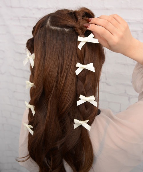 VIBGYOR Women（ヴィブジョー　ウィメン）の「【float】ミニリボン ミニヘアクリップ【8個セット/9色展開/イベント/発表会/ヘアアレンジ】（バレッタ/ヘアクリップ・レディース・オフホワイト/ブルー/ブラック/ライトピンク/ピンク/レッド/パープル/イエロー/ワインレッド/イエロー系・FREE）」の13枚目の写真