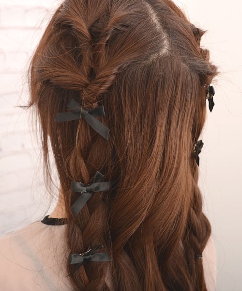 VIBGYOR Women（ヴィブジョー　ウィメン）の「【float】ミニリボン ミニヘアクリップ【8個セット/9色展開/イベント/発表会/ヘアアレンジ】（バレッタ/ヘアクリップ・レディース・オフホワイト/ブルー/ブラック/ライトピンク/ピンク/レッド/パープル/イエロー/ワインレッド/イエロー系・FREE）」の16枚目の写真