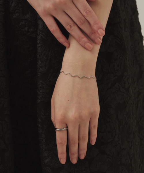 ciite'（シーテ）の「simple wave bracelet / シンプル ウェーブ ブレスレット（ブレスレット・レディース・シルバー/ゴールド・FREE）」の2枚目の写真