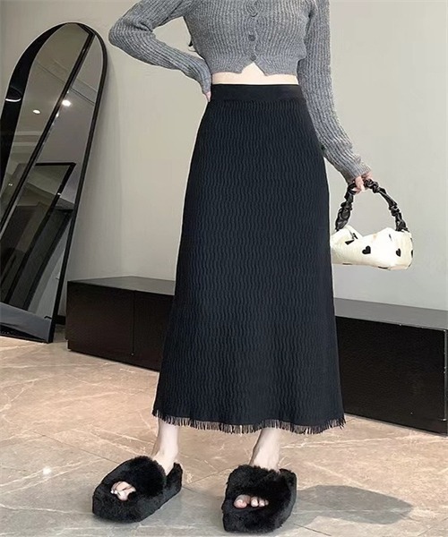 FREE STYLISTS(フリー スタイリスト)の「裾フリンジニットスカート(スカート・レディース・ベージュ/ブラウン/ブラック/ホワイト・FREE)」の2枚目の写真