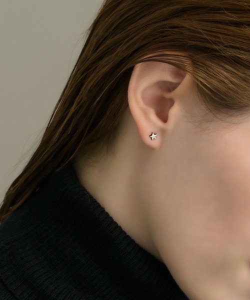 muku(ムク)の「PIERCE / HOSHI(ピアス(両耳用)・レディース・ゴールド/シルバー・FREE)」の3枚目の写真