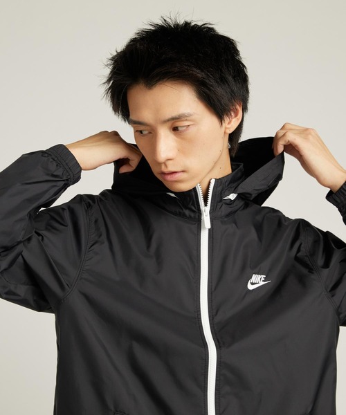 NIKE(ナイキ)の「ナイキ スポーツウェア クラブ メンズ ラインド ウーブン トラックスーツ / Nike Sportswear Club Men's Lined Woven Track Suit DR3338-010 Black(セットアップ・メンズ・ブラック・XL/M/2XL/L/S)」の2枚目の写真