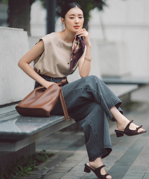 NATURAL BEAUTY BASIC（ナチュラルビューティーベーシック）の「◇【Oggi掲載】バギーデニムパンツ（デニムパンツ・レディース・ブルー系その他2/ブラック・X-SMALL/SMALL/MEDIUM）」の3枚目の写真