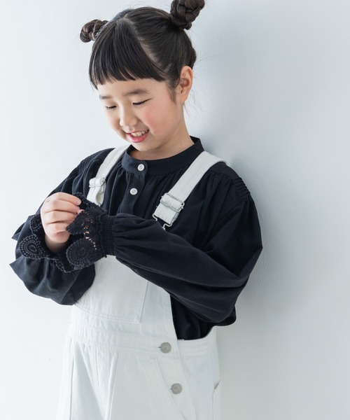 LOWRYS FARM(ローリーズファーム)の「ギャザーボリュームブラウス 292636(シャツ/ブラウス・キッズ・オフホワイト/ブラック・120cm/110cm/150cm/140cm/130cm)」の1枚目の写真