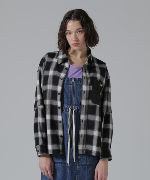 AVIREX(アヴィレックス)の「WAFFLE OMBRE CHECK DETACHABLE SHIRTS/ワッフルオンブレチェック デタッチャブルシャツ(シャツ/ブラウス・レディース・ブラック/ライトブルー・F)」の2枚目の写真