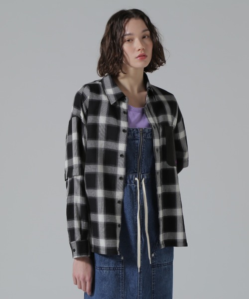 AVIREX(アヴィレックス)の「WAFFLE OMBRE CHECK DETACHABLE SHIRTS/ワッフルオンブレチェック デタッチャブルシャツ(シャツ/ブラウス・レディース・ブラック/ライトブルー・F)」の3枚目の写真