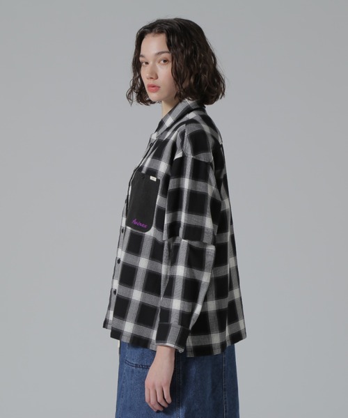 AVIREX(アヴィレックス)の「WAFFLE OMBRE CHECK DETACHABLE SHIRTS/ワッフルオンブレチェック デタッチャブルシャツ(シャツ/ブラウス・レディース・ブラック/ライトブルー・F)」の4枚目の写真