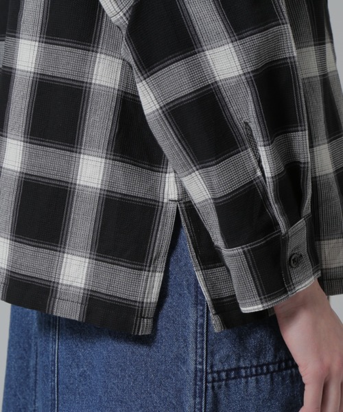 AVIREX(アヴィレックス)の「WAFFLE OMBRE CHECK DETACHABLE SHIRTS/ワッフルオンブレチェック デタッチャブルシャツ(シャツ/ブラウス・レディース・ブラック/ライトブルー・F)」の9枚目の写真