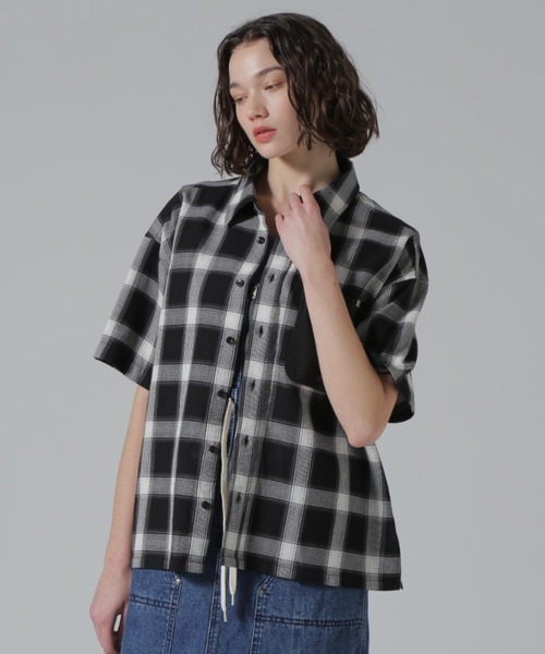 AVIREX(アヴィレックス)の「WAFFLE OMBRE CHECK DETACHABLE SHIRTS/ワッフルオンブレチェック デタッチャブルシャツ(シャツ/ブラウス・レディース・ブラック/ライトブルー・F)」の6枚目の写真