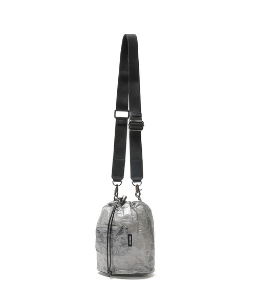 A SCENE(エーシーン)の「(ASCENE)Kinchaku shoulder with Dyneema(ショルダーバッグ・レディース・ブラック/ホワイト・ONE SIZE)」の2枚目の写真