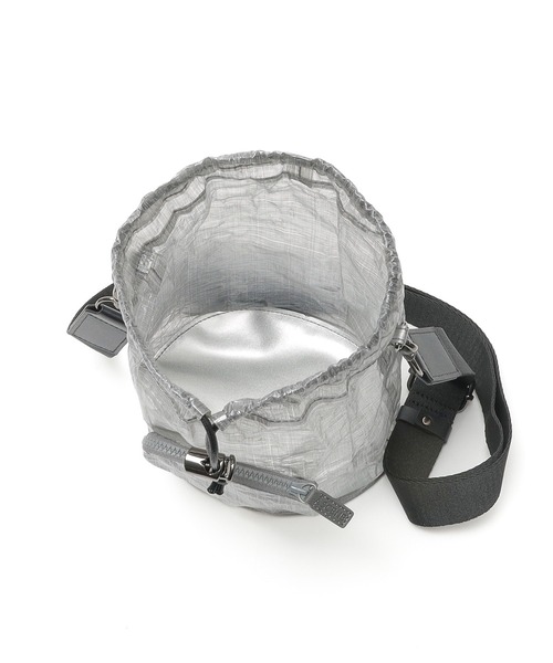 A SCENE(エーシーン)の「(ASCENE)Kinchaku shoulder with Dyneema(ショルダーバッグ・レディース・ブラック/ホワイト・ONE SIZE)」の8枚目の写真