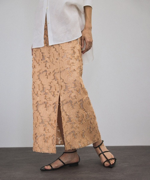 SALON adam et rope'（サロン アダム エ ロペ）の「エルブジャガードスリットナロースカート（スカート・レディース・ホワイト/ブラック/ブラウン/イエロー・FREE）」の3枚目の写真