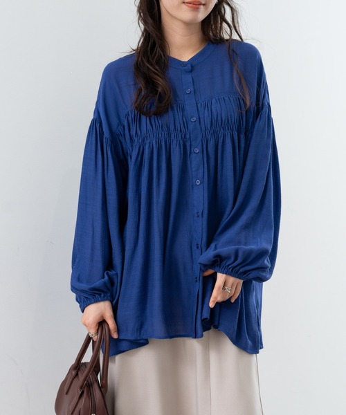 refinedworks（リファインドワークス）の「【refinedworks】シンプル で 羽織 としても使える ギャザーブラウス ！（シャツ/ブラウス・レディース・アイボリー/ブルー/チャコールグレー・FREE）」の3枚目の写真