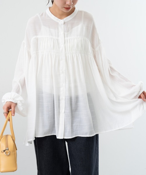 refinedworks（リファインドワークス）の「【refinedworks】シンプル で 羽織 としても使える ギャザーブラウス ！（シャツ/ブラウス・レディース・アイボリー/ブルー/チャコールグレー・FREE）」の4枚目の写真