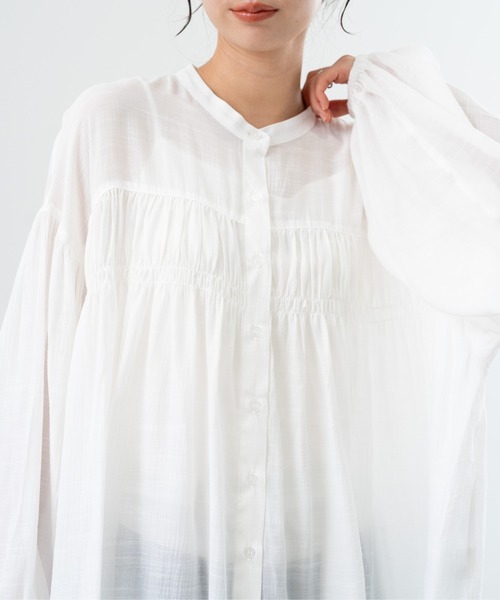 refinedworks（リファインドワークス）の「【refinedworks】シンプル で 羽織 としても使える ギャザーブラウス ！（シャツ/ブラウス・レディース・アイボリー/ブルー/チャコールグレー・FREE）」の6枚目の写真