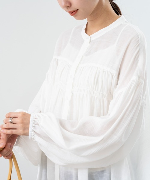 refinedworks（リファインドワークス）の「【refinedworks】シンプル で 羽織 としても使える ギャザーブラウス ！（シャツ/ブラウス・レディース・アイボリー/ブルー/チャコールグレー・FREE）」の7枚目の写真