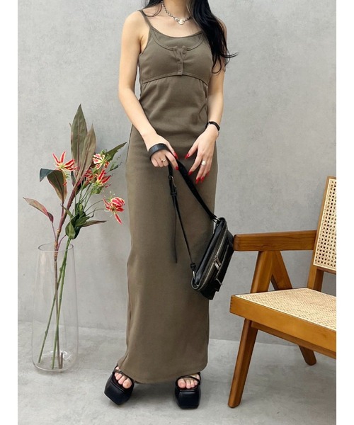 EVRIS（エヴリス）の「バックストラップリブロングワンピース（ワンピース・レディース・カーキ/ホワイト/ブラック・FREE）」の3枚目の写真