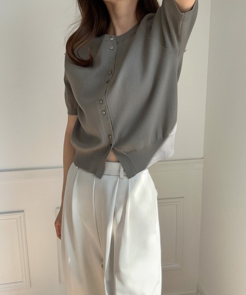 LAUIR(ラウアー)の「ボタンデザインニットカーディガン(カーディガン/ボレロ・レディース・ブラック/アイボリー/チャコール・MEDIUM/LARGE)」の18枚目の写真