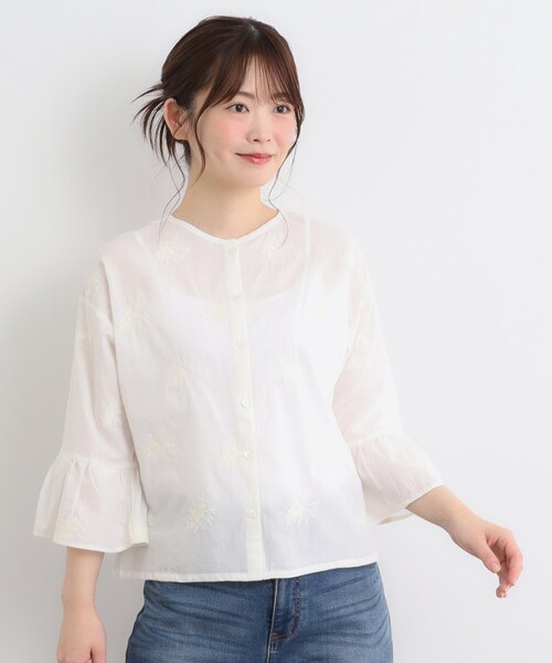 LAURA ASHLEY（ローラアシュレイ）の「【コットン100％／刺繍入り／羽織に使える】バルビー ブルームス柄 ブラウス（シャツ/ブラウス・レディース・サックスブルー/オフホワイト・38/40）」の3枚目の写真