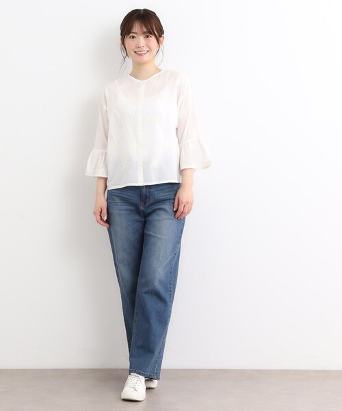 LAURA ASHLEY（ローラアシュレイ）の「【コットン100％／刺繍入り／羽織に使える】バルビー ブルームス柄 ブラウス（シャツ/ブラウス・レディース・サックスブルー/オフホワイト・38/40）」の5枚目の写真