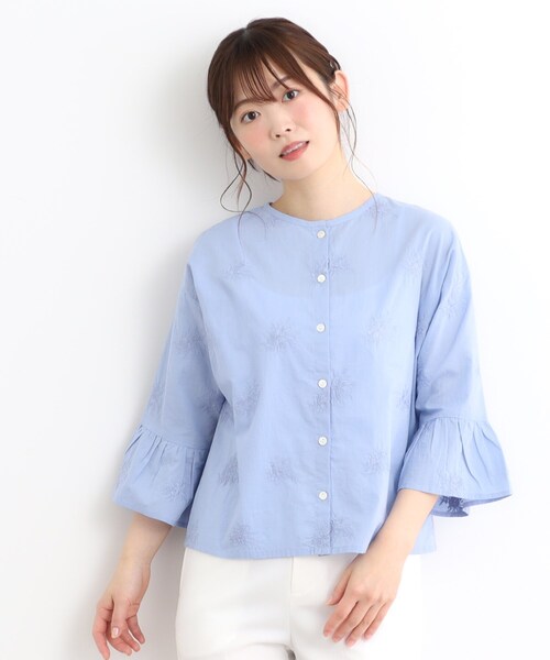 LAURA ASHLEY（ローラアシュレイ）の「【コットン100％／刺繍入り／羽織に使える】バルビー ブルームス柄 ブラウス（シャツ/ブラウス・レディース・サックスブルー/オフホワイト・38/40）」の7枚目の写真