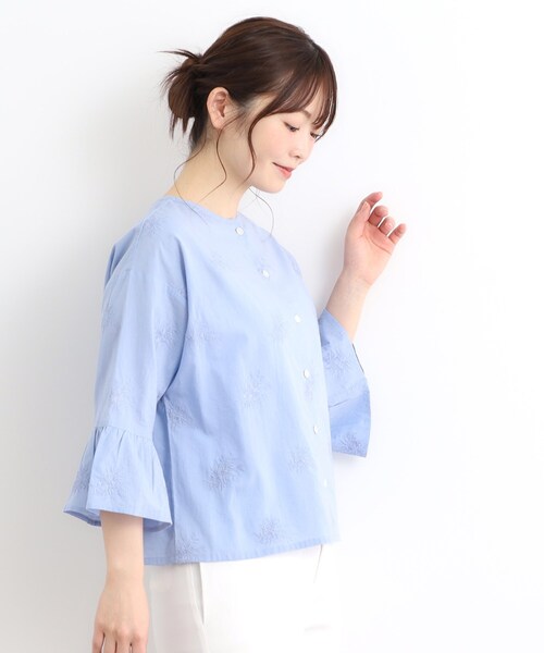LAURA ASHLEY（ローラアシュレイ）の「【コットン100％／刺繍入り／羽織に使える】バルビー ブルームス柄 ブラウス（シャツ/ブラウス・レディース・サックスブルー/オフホワイト・38/40）」の8枚目の写真