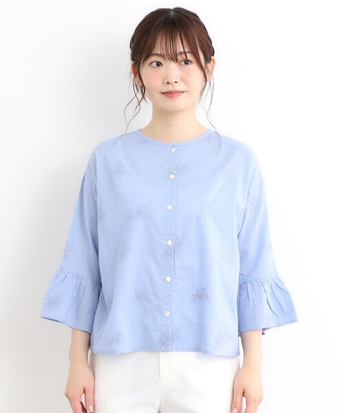 LAURA ASHLEY（ローラアシュレイ）の「【コットン100％／刺繍入り／羽織に使える】バルビー ブルームス柄 ブラウス（シャツ/ブラウス・レディース・サックスブルー/オフホワイト・38/40）」の11枚目の写真