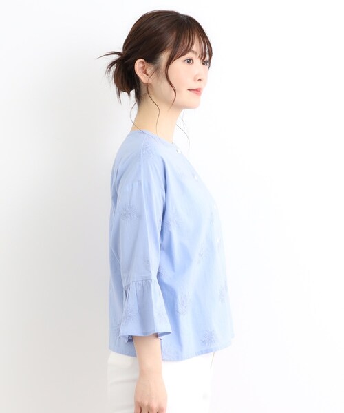 LAURA ASHLEY（ローラアシュレイ）の「【コットン100％／刺繍入り／羽織に使える】バルビー ブルームス柄 ブラウス（シャツ/ブラウス・レディース・サックスブルー/オフホワイト・38/40）」の12枚目の写真