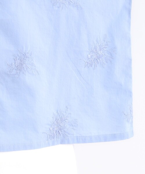 LAURA ASHLEY（ローラアシュレイ）の「【コットン100％／刺繍入り／羽織に使える】バルビー ブルームス柄 ブラウス（シャツ/ブラウス・レディース・サックスブルー/オフホワイト・38/40）」の16枚目の写真