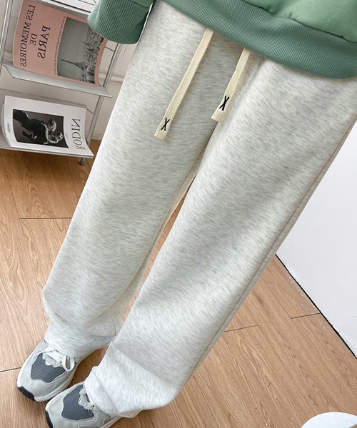 DAYRA（デイラ）の「セミワイド ベーシック スウェット トラック パンツ（スウェットパンツ・レディース・ダークグレー/グレー/ブラック/ライトグレー・S/M/XL）」の2枚目の写真