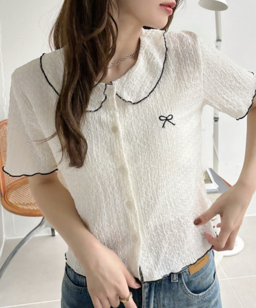 Ada.(エイダ)の「リボンデザイン パイピング丸襟 半袖ジャガードブラウス(Tシャツ/カットソー・レディース・ブラック/ホワイト・FREE)」の3枚目の写真