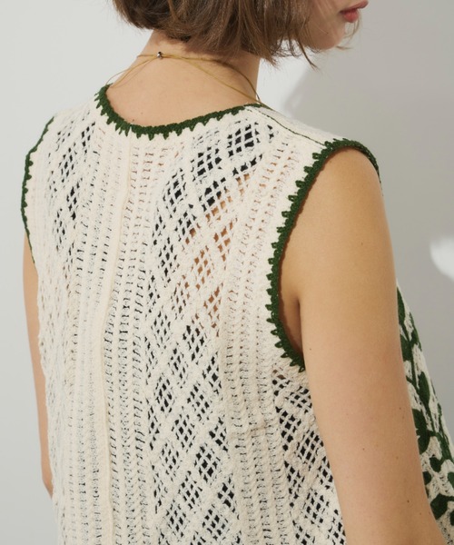 Unitage（ユニテージ）の「ブランケットステッチ刺繍ニットベスト（ベスト・レディース・ブラウン/グリーン・FREE）」の6枚目の写真