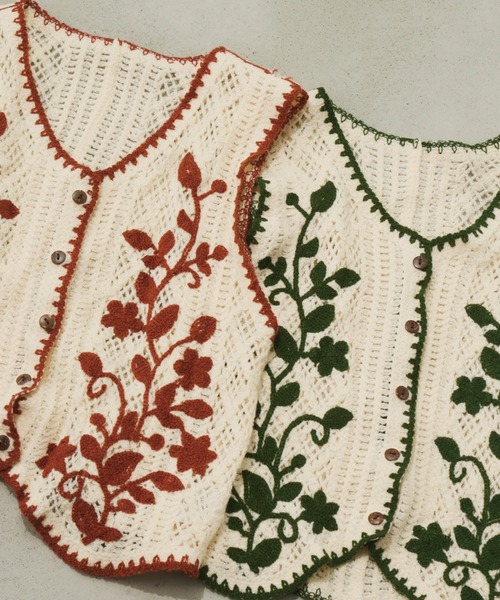 Unitage（ユニテージ）の「ブランケットステッチ刺繍ニットベスト（ベスト・レディース・ブラウン/グリーン・FREE）」の9枚目の写真