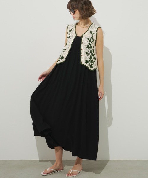 Unitage（ユニテージ）の「ブランケットステッチ刺繍ニットベスト（ベスト・レディース・ブラウン/グリーン・FREE）」の11枚目の写真