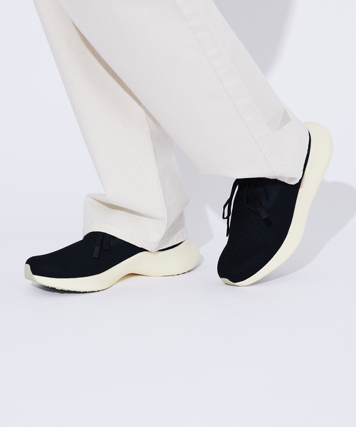 Native(ネイティブ)の「【native Shoes/ネイティブシューズ】APOLLO 10 TAPIOCA /スニーカー/サスティナブル/スリッポン【WEB限定】(スニーカー・メンズ・アイボリー/ブラック/グレー・25.5/26.5/27.5/28/26/27/28.5)」の2枚目の写真