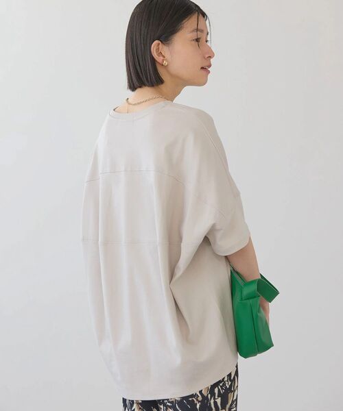 AMERICAN HOLIC(アメリカンホリック)の「【WEB限定】UVカット+接触冷感 コクーンカットプルオーバー(Tシャツ/カットソー・レディース・ピンク/グレイッシュベージュ/オフホワイト/ネイビー/チャコールグレー/ブラック・M/L)」の5枚目の写真